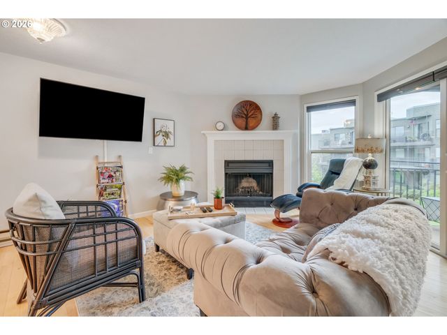 5624 S RIVERSIDE Ln 8, Portland, OR 97239
