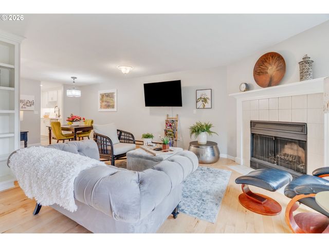 5624 S RIVERSIDE Ln 8, Portland, OR 97239