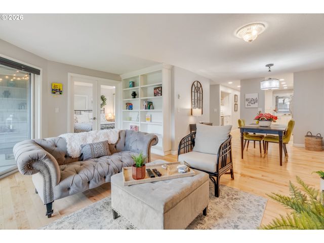 5624 S RIVERSIDE Ln 8, Portland, OR 97239