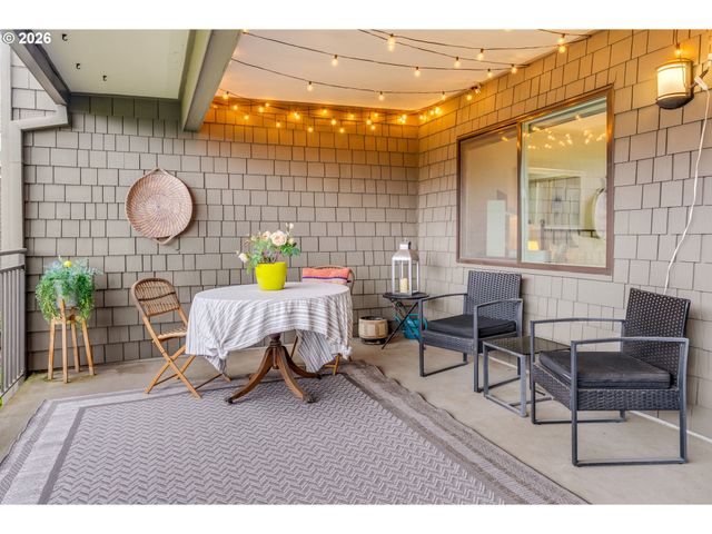 5624 S RIVERSIDE Ln 8, Portland, OR 97239