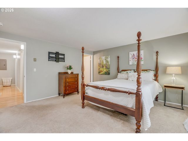 5624 S RIVERSIDE Ln 8, Portland, OR 97239