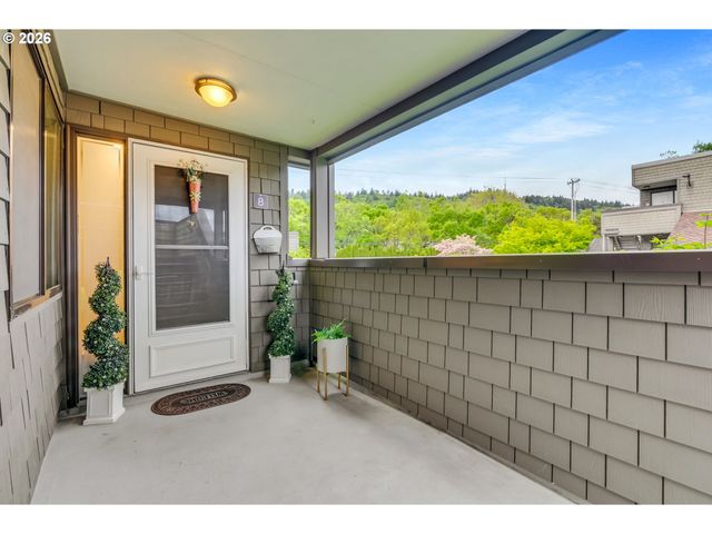5624 S RIVERSIDE Ln 8, Portland, OR 97239