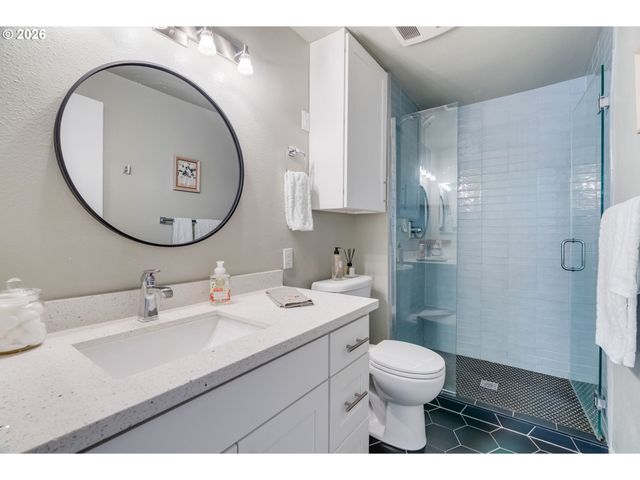5624 S RIVERSIDE Ln 8, Portland, OR 97239