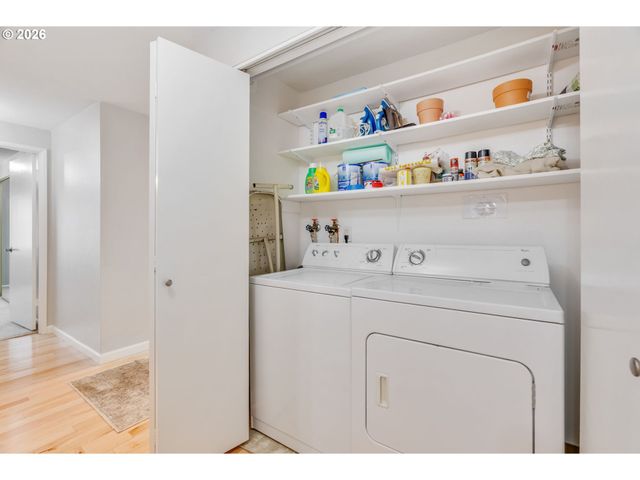 5624 S RIVERSIDE Ln 8, Portland, OR 97239