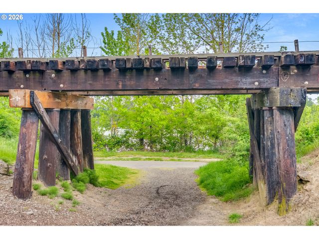 5624 S RIVERSIDE Ln 8, Portland, OR 97239