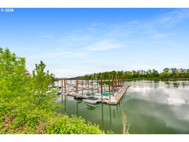 5624 S RIVERSIDE Ln 8, Portland, OR 97239