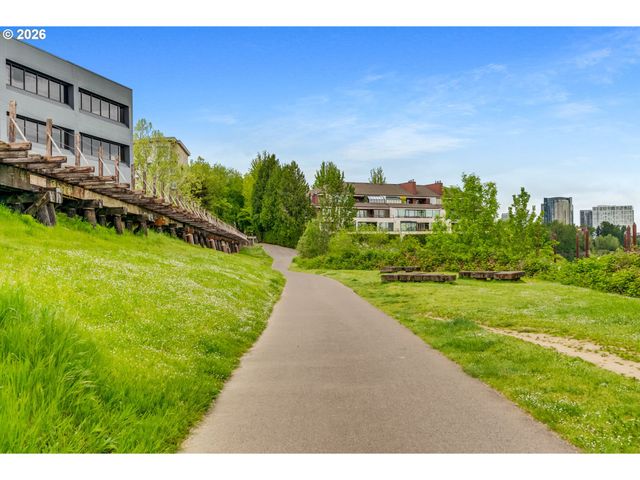 5624 S RIVERSIDE Ln 8, Portland, OR 97239