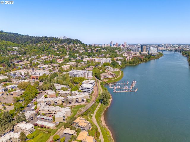 5624 S RIVERSIDE Ln 8, Portland, OR 97239