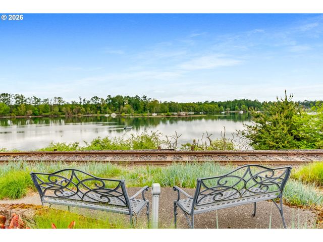 5624 S RIVERSIDE Ln 8, Portland, OR 97239