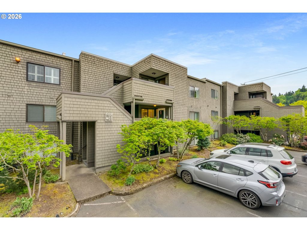 5624 S RIVERSIDE Ln 8, Portland, OR 97239