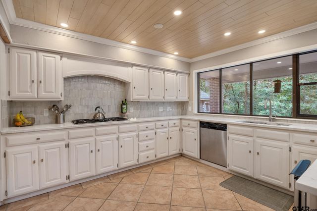 807 Fox Cove St, Tyler, TX 75703