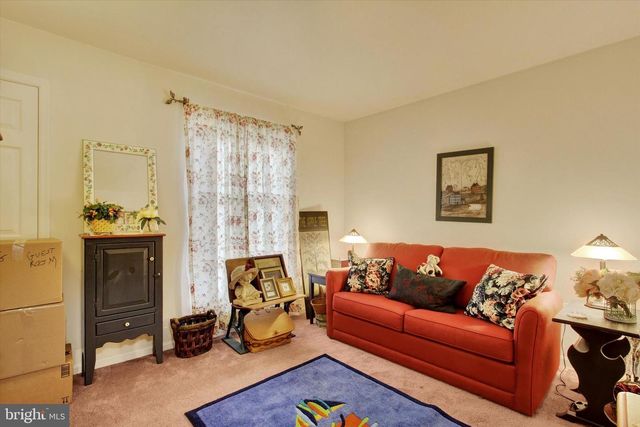 78 TWIN LAKES DR, Gettysburg, PA 17325