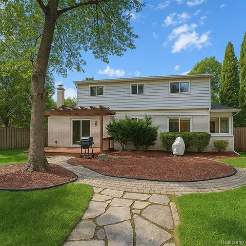 3674 Forge Drive, Troy, MI 48083