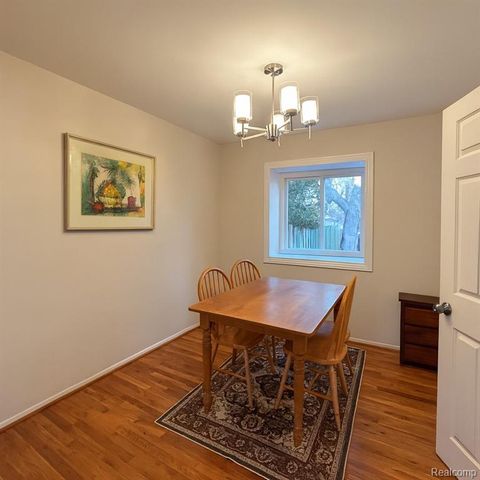 3674 Forge Drive, Troy, MI 48083