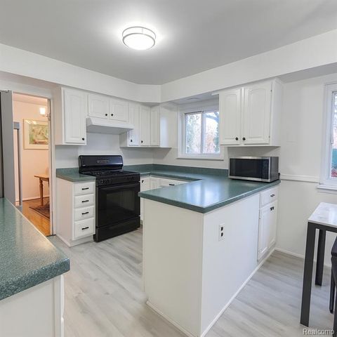 3674 Forge Drive, Troy, MI 48083