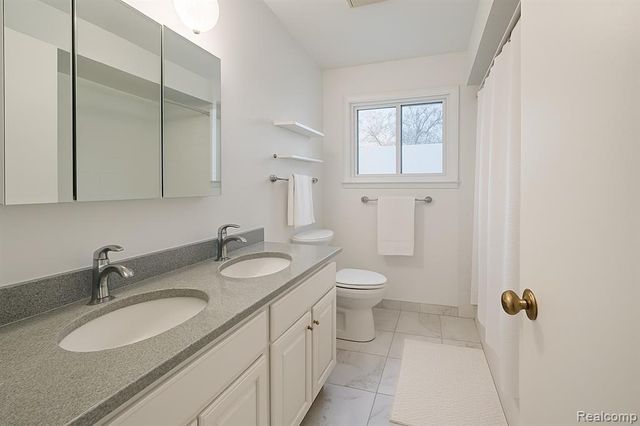 3674 Forge Drive, Troy, MI 48083