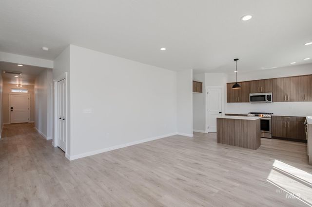 8214 E Cool River Loop, Nampa, ID 83687