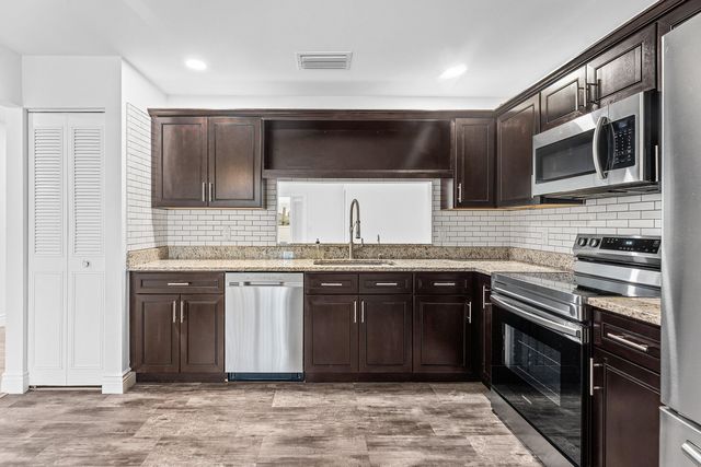 125 Raintree Trail, Jupiter, FL 33458