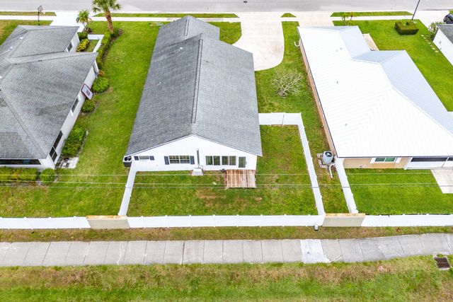 125 Raintree Trail, Jupiter, FL 33458