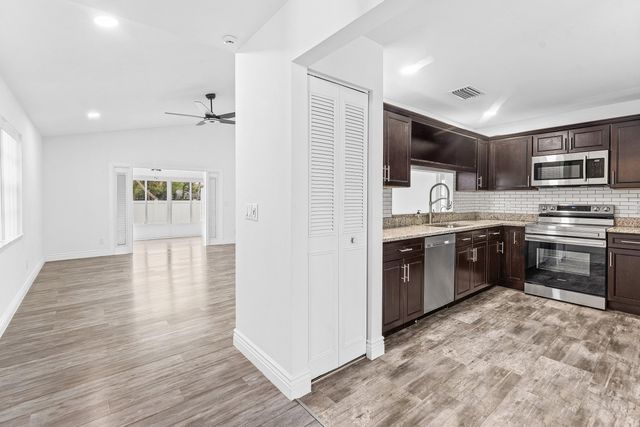 125 Raintree Trail, Jupiter, FL 33458