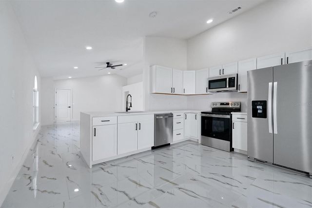 2455 PARSONS POND CIRCLE, Kissimmee, FL 34743