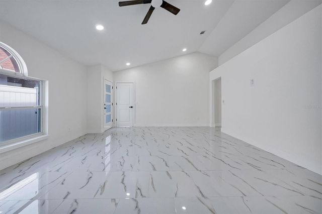2455 PARSONS POND CIRCLE, Kissimmee, FL 34743