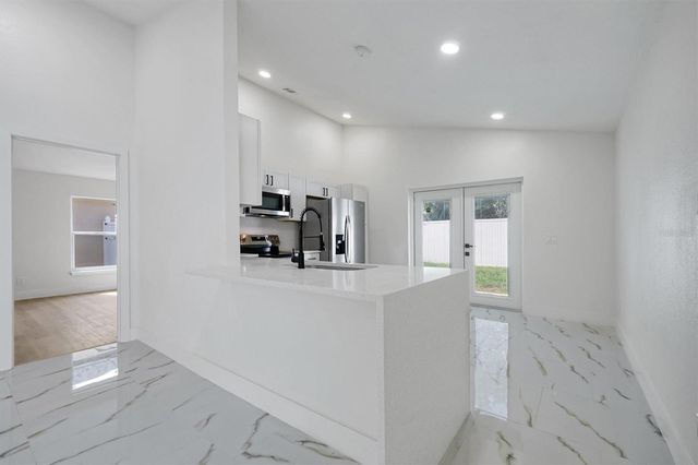 2455 PARSONS POND CIRCLE, Kissimmee, FL 34743