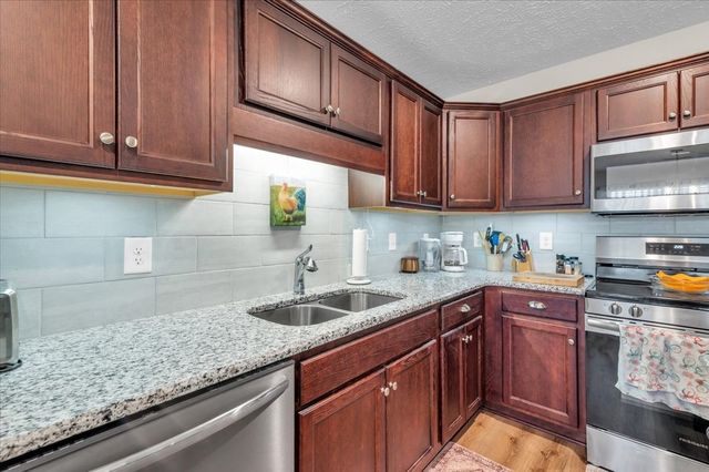 283 Timber Cir, Manchester, TN 37355