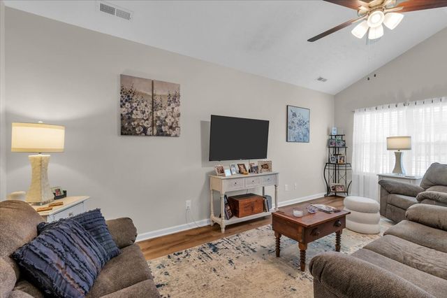 283 Timber Cir, Manchester, TN 37355