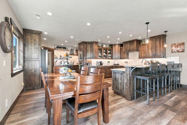 6807 S Bridle Ln, Greenacres, WA 99016