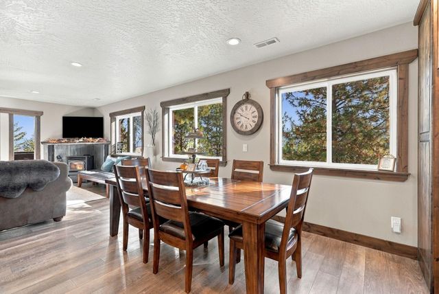 6807 S Bridle Ln, Greenacres, WA 99016