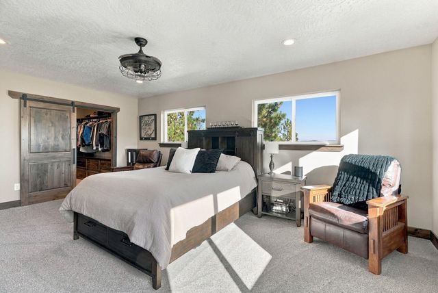 6807 S Bridle Ln, Greenacres, WA 99016