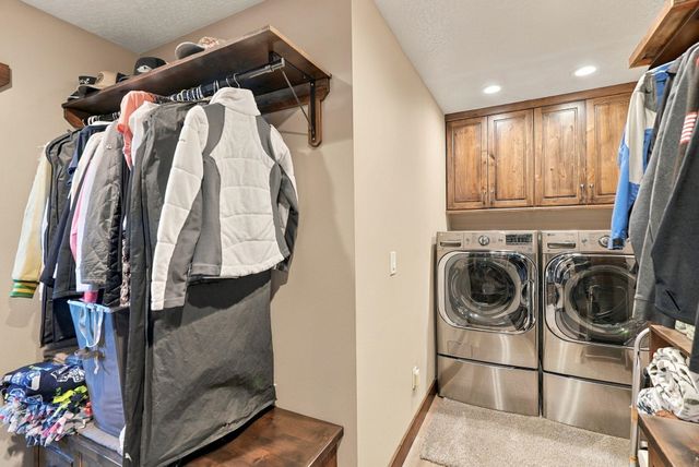 6807 S Bridle Ln, Greenacres, WA 99016