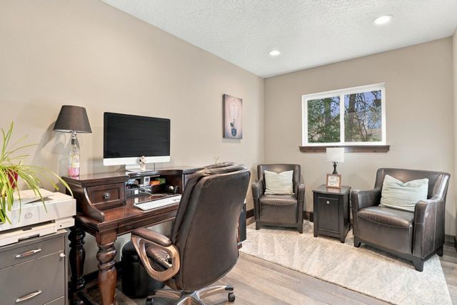 6807 S Bridle Ln, Greenacres, WA 99016
