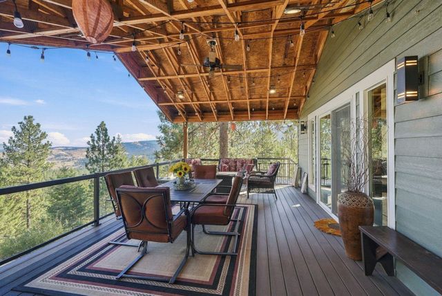 6807 S Bridle Ln, Greenacres, WA 99016