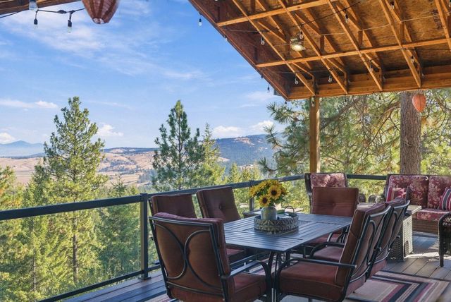 6807 S Bridle Ln, Greenacres, WA 99016
