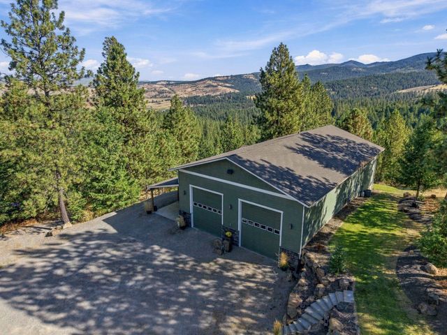 6807 S Bridle Ln, Greenacres, WA 99016