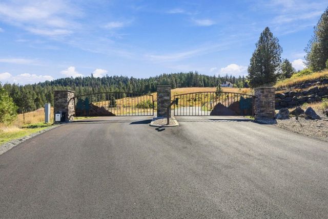 6807 S Bridle Ln, Greenacres, WA 99016