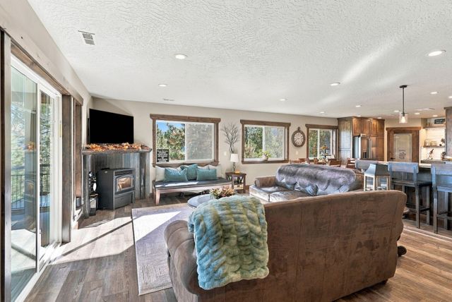 6807 S Bridle Ln, Greenacres, WA 99016