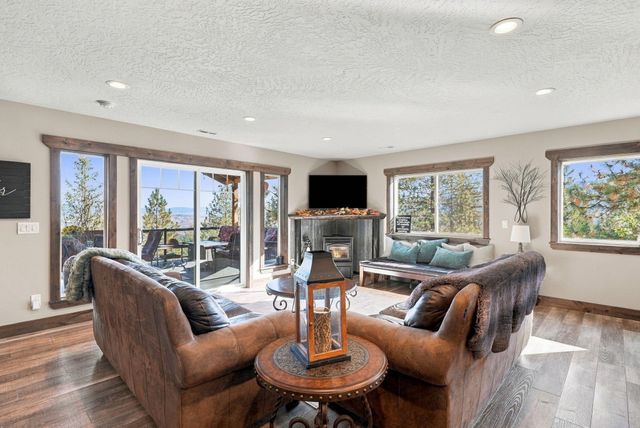 6807 S Bridle Ln, Greenacres, WA 99016