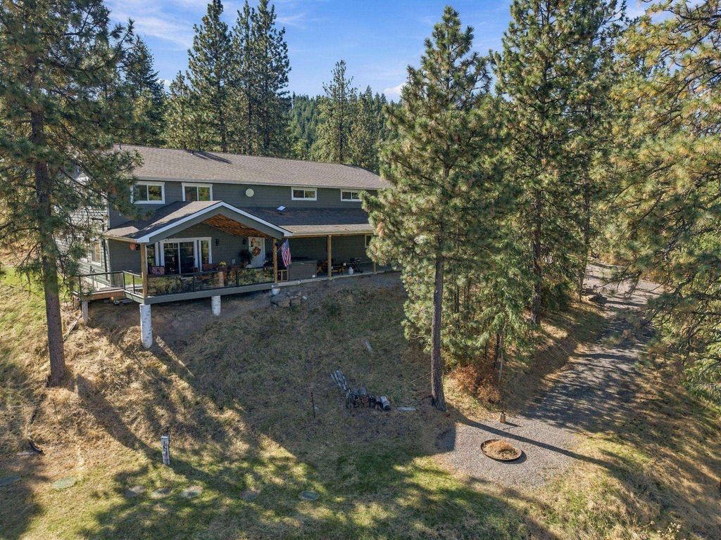 6807 S Bridle Ln, Greenacres, WA 99016