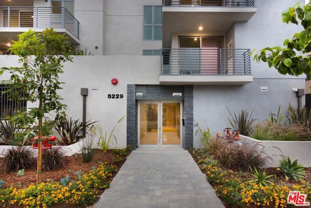 5229 Willowcrest Avenue 402, North Hollywood (los Angeles), CA 91601