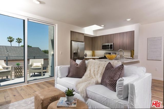 5229 Willowcrest Avenue 402, North Hollywood (los Angeles), CA 91601