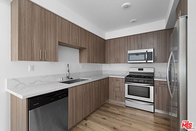 5229 Willowcrest Avenue 402, North Hollywood (los Angeles), CA 91601