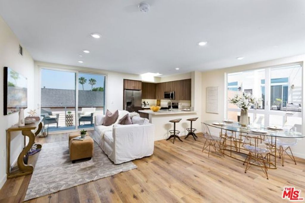 5229 Willowcrest Avenue 402, North Hollywood (los Angeles), CA 91601