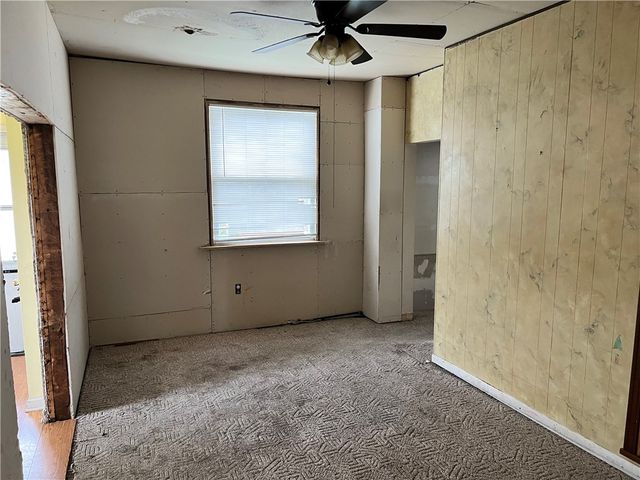 313 E 9th Ave, Tarentum, PA 15084