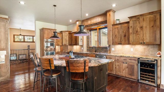 13606 N Riverbluff Ln, Spokane, WA 99208