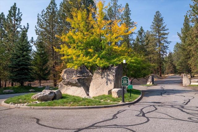 13606 N Riverbluff Ln, Spokane, WA 99208