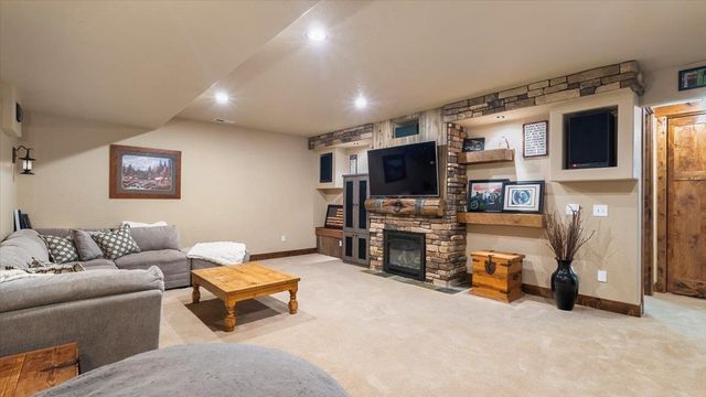 13606 N Riverbluff Ln, Spokane, WA 99208