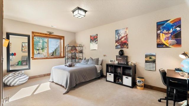 13606 N Riverbluff Ln, Spokane, WA 99208